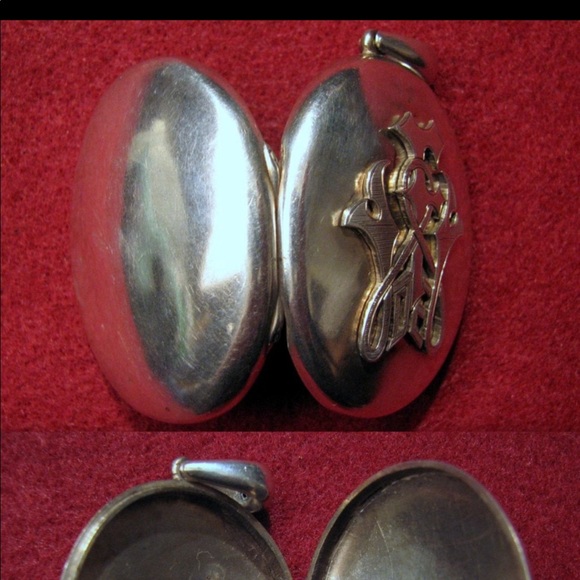 Antique VICTORIAN sterling monogrammed locket - Picture 3 of 6